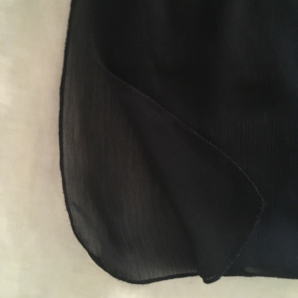 Guess Sheer Top - Great Condition - Picture 5 of 6